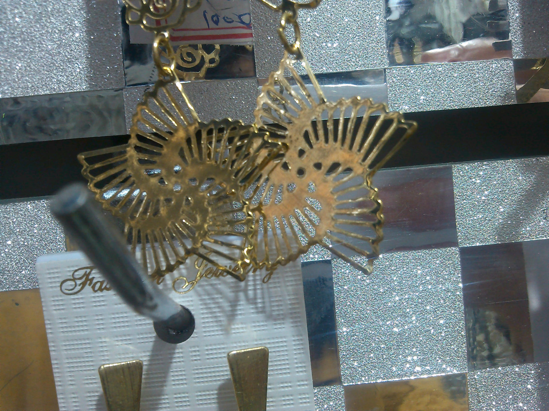 探寻精致手工艺品源头 东阳市白云益文五金厂新款玫瑰小风车耳环详解